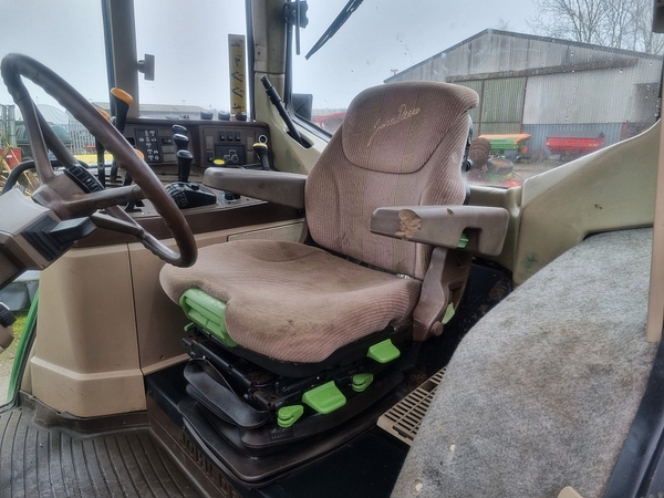 Chris Atkin & Son Ltd - John Deere 6810